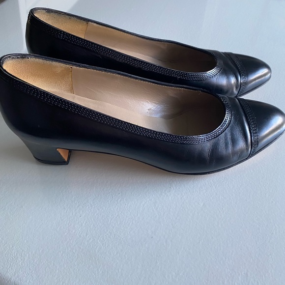 Vintage Salvatore Ferragamo leather heels - Picture 2 of 5